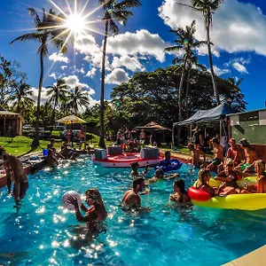 https://nomads-airlie-beach.queenslandhotels.net