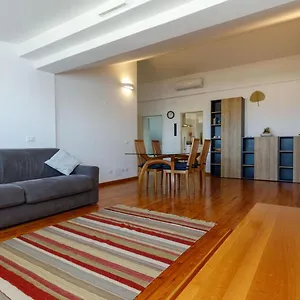 apt-easymoon.hotelinveneto.com/